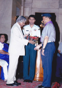 h-e-president-of-india-mr-a-p-j-kalam-awarding-the-silver-elephant-to-sandeep-silas