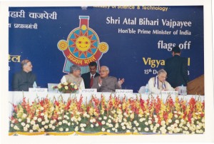 honble-prime-minister-of-india-shri-a-b-vajpayee-for-vigyan-rail-flag-off